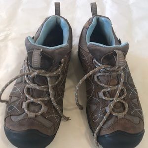 Women’s keen trail hikersSize 7